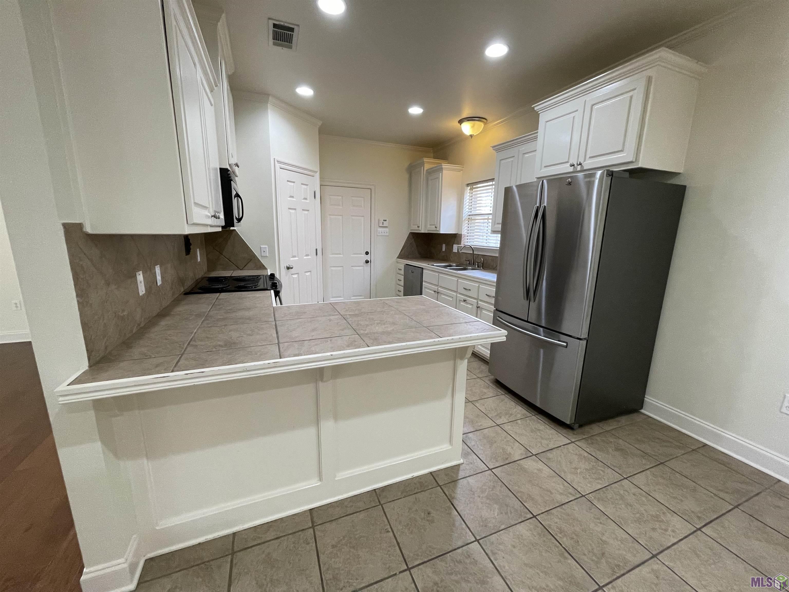 4573 Charleston Villa Drive Baton Rouge, LA 70817 - Photo 8 of 17