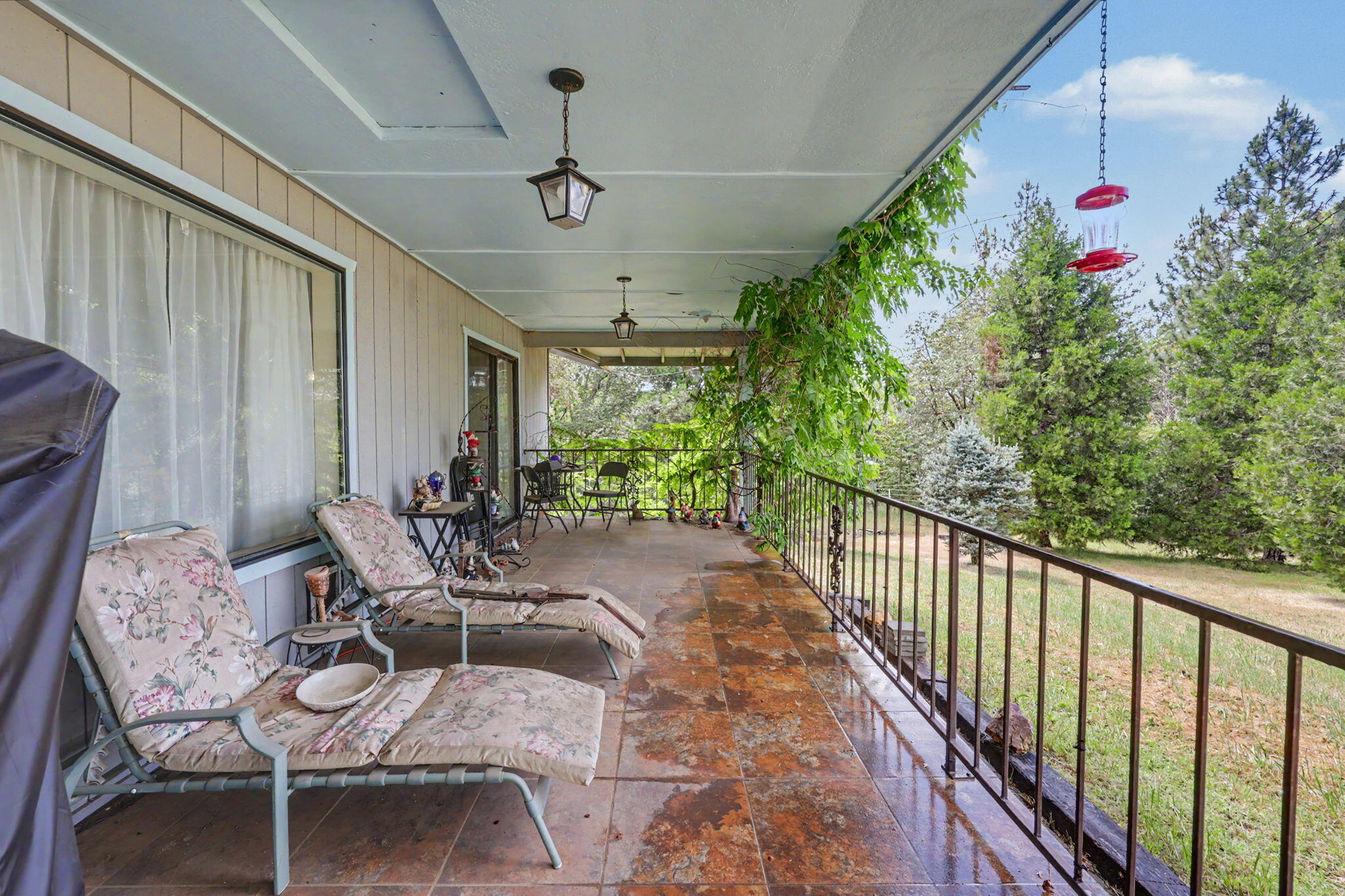 758 Summit Loop Grants Pass, OR 97527 - Photo 11 of 40