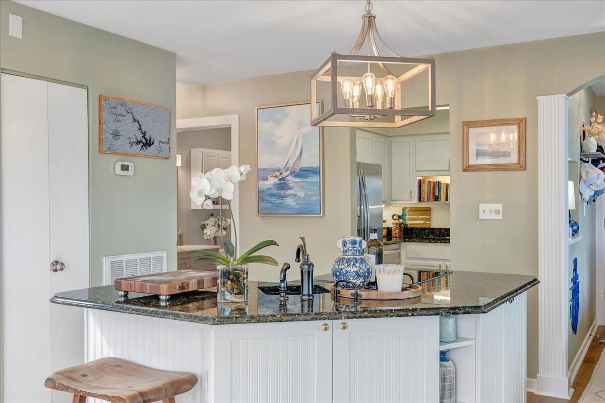 897 Ashmeade Road Moneta, VA 24121 - Photo 39 of 156 Kitchen