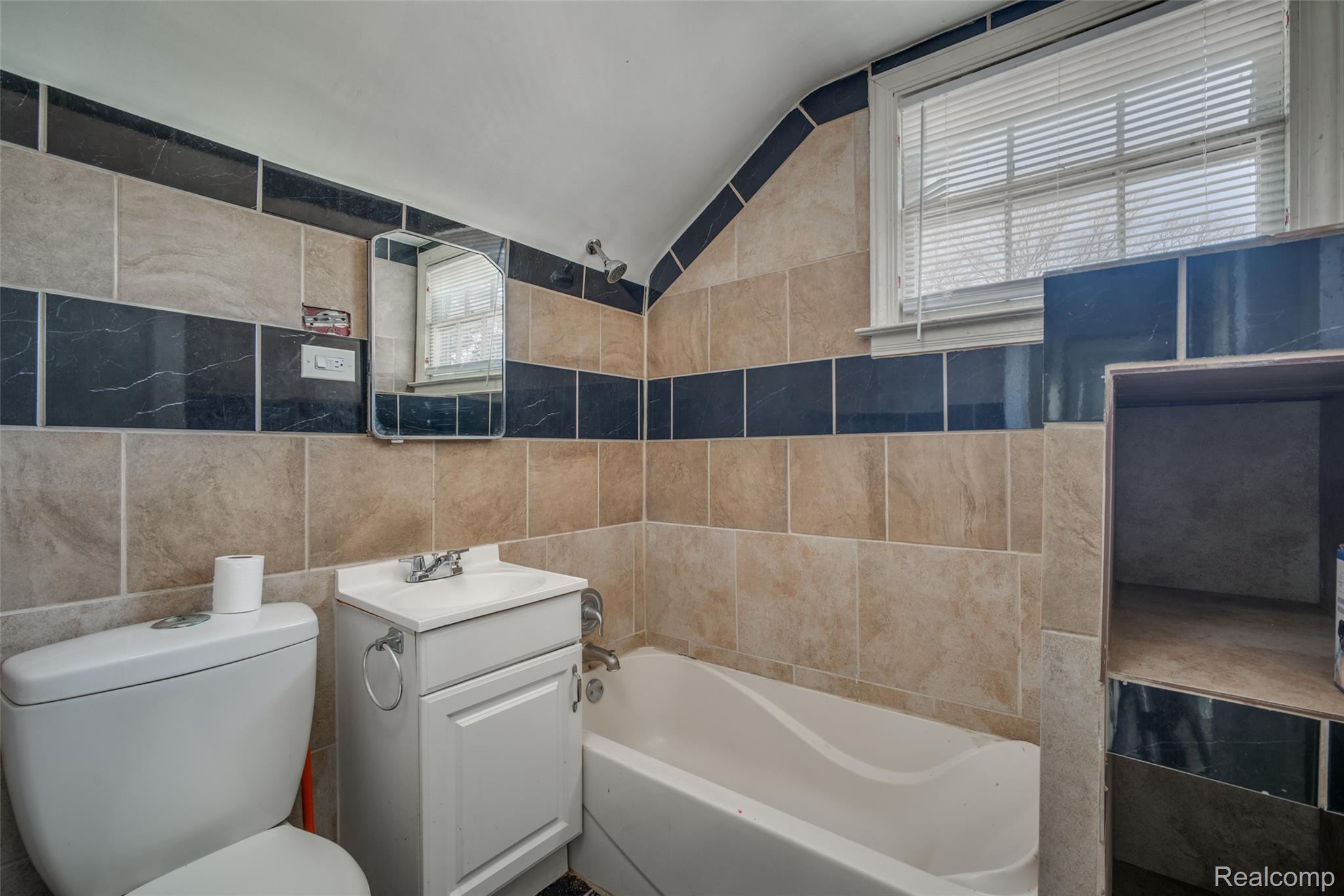 39936 Warren Road Canton, MI 48187 - Photo 22 of 34 22.jpg