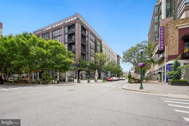 $2,200 | 11800 Old Georgetown Road, Unit 1323, North Bethesda, MD 20852