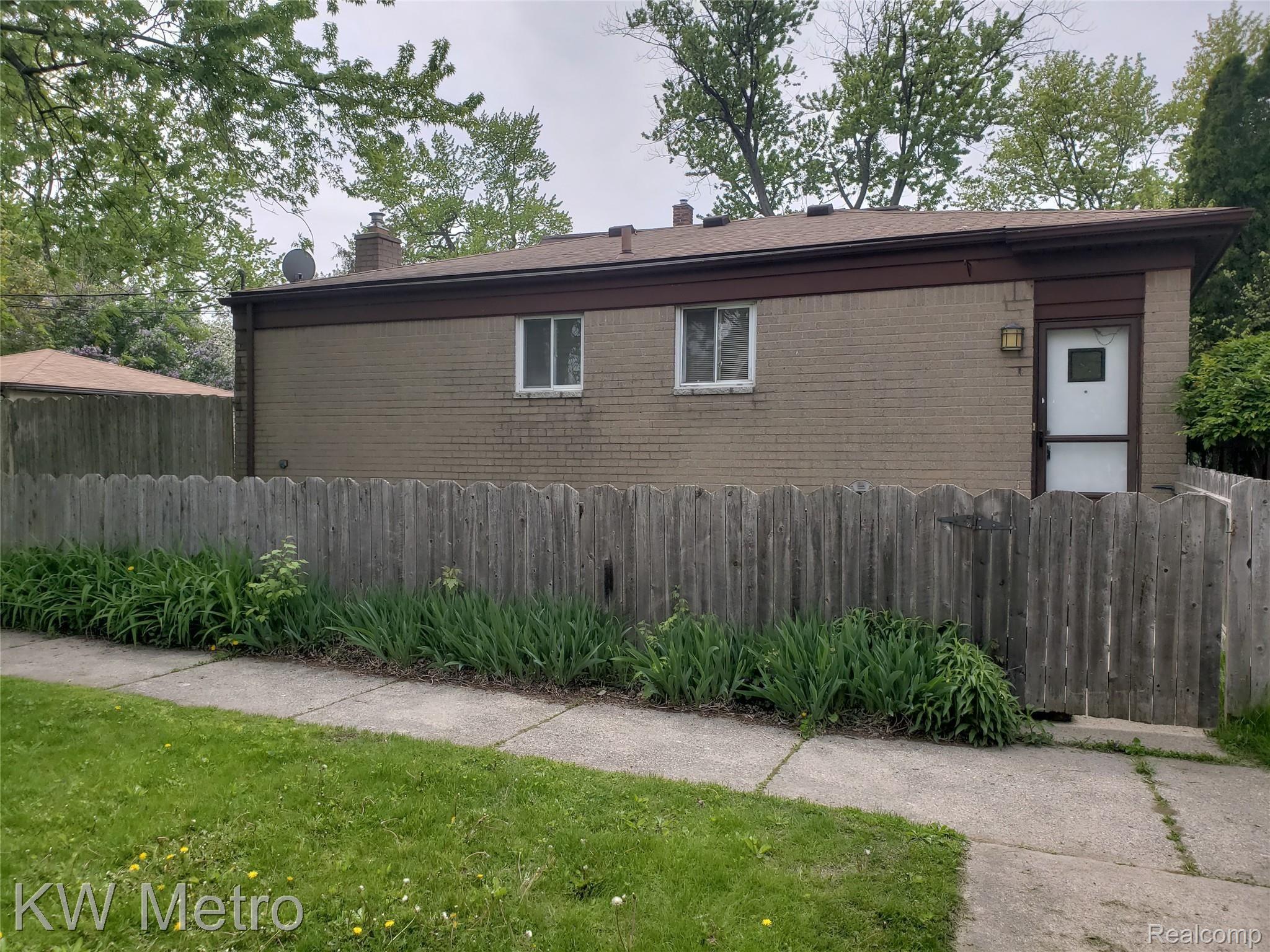 14652 Stephens Road Eastpointe, MI 48021 - Photo 2 of 5 20190518_145640.jpg