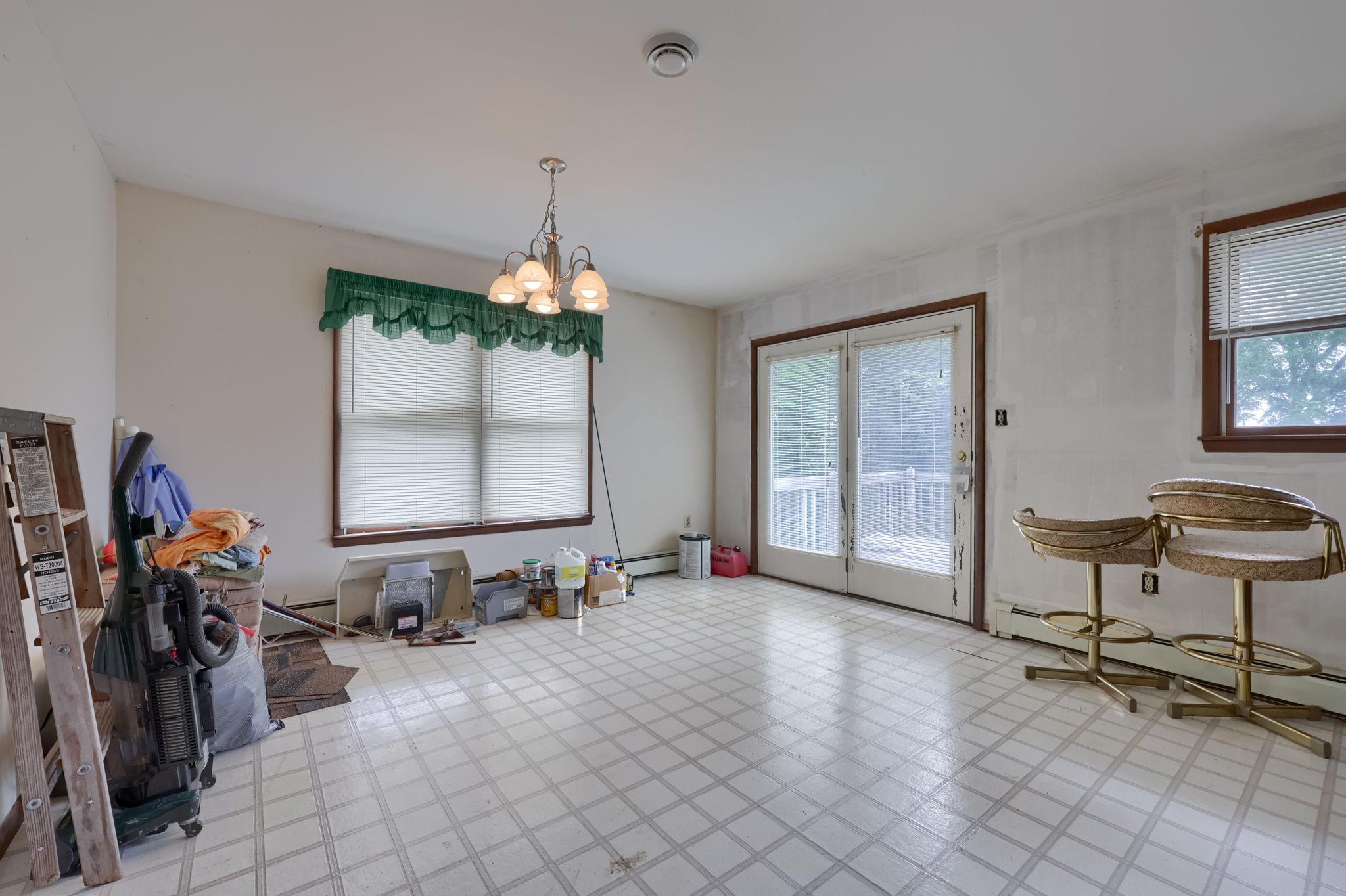 49 Preston Road Reading, PA 19608 - Photo 14 of 42 Dining area