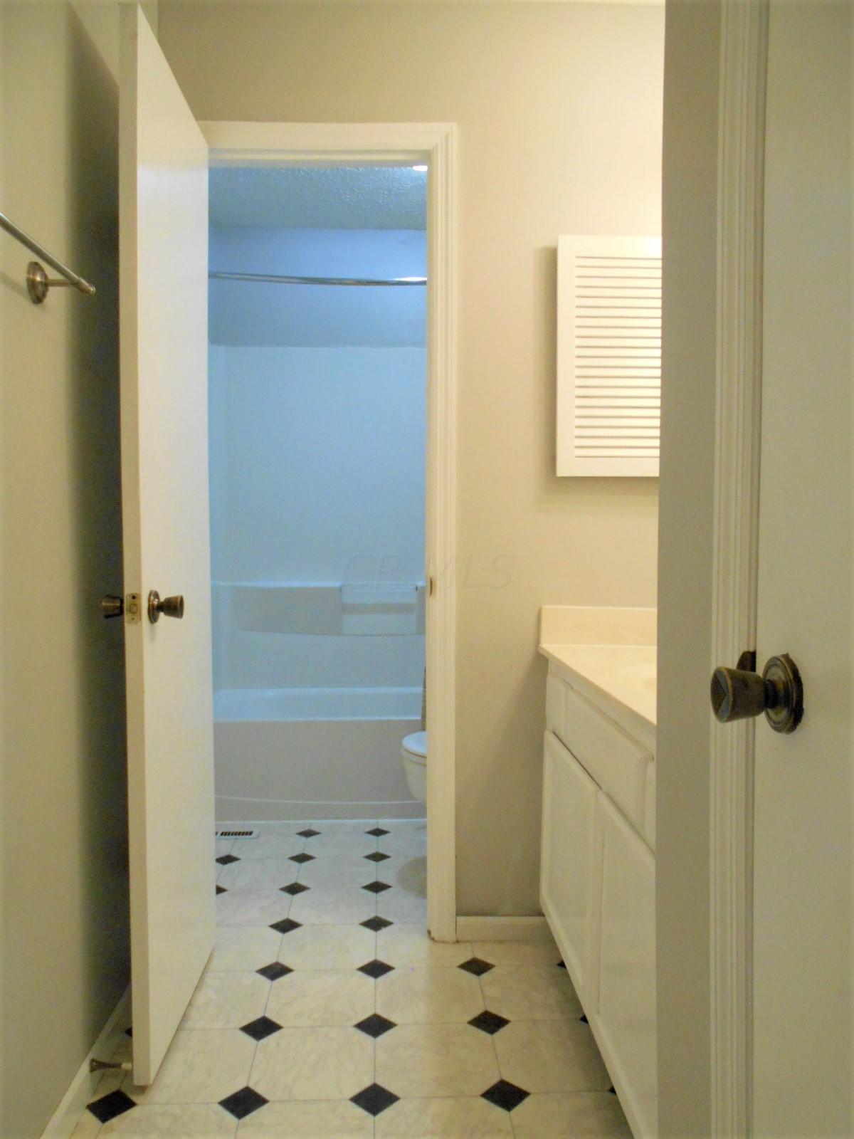 5249 Ruthton Road, Unit 64 Columbus, OH 43220 - Photo 17 of 28 Gallery Image 17
