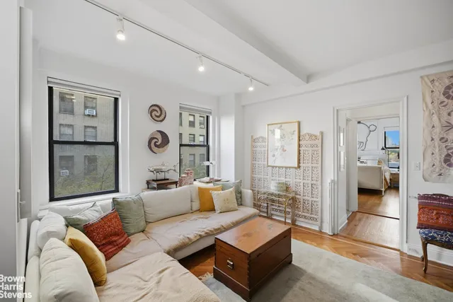 $1,100,000 | 124 West 93rd Street, Unit 5C | Upper West Side