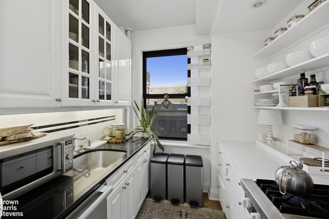 124 West 93rd Street, Unit 5C Manhattan, NY 10025 - Photo 5 of 9