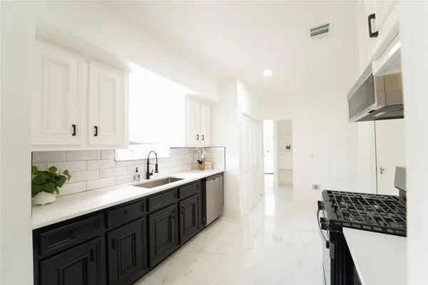 $2,300 | 1569 Elliott Street, Houston, TX 77023