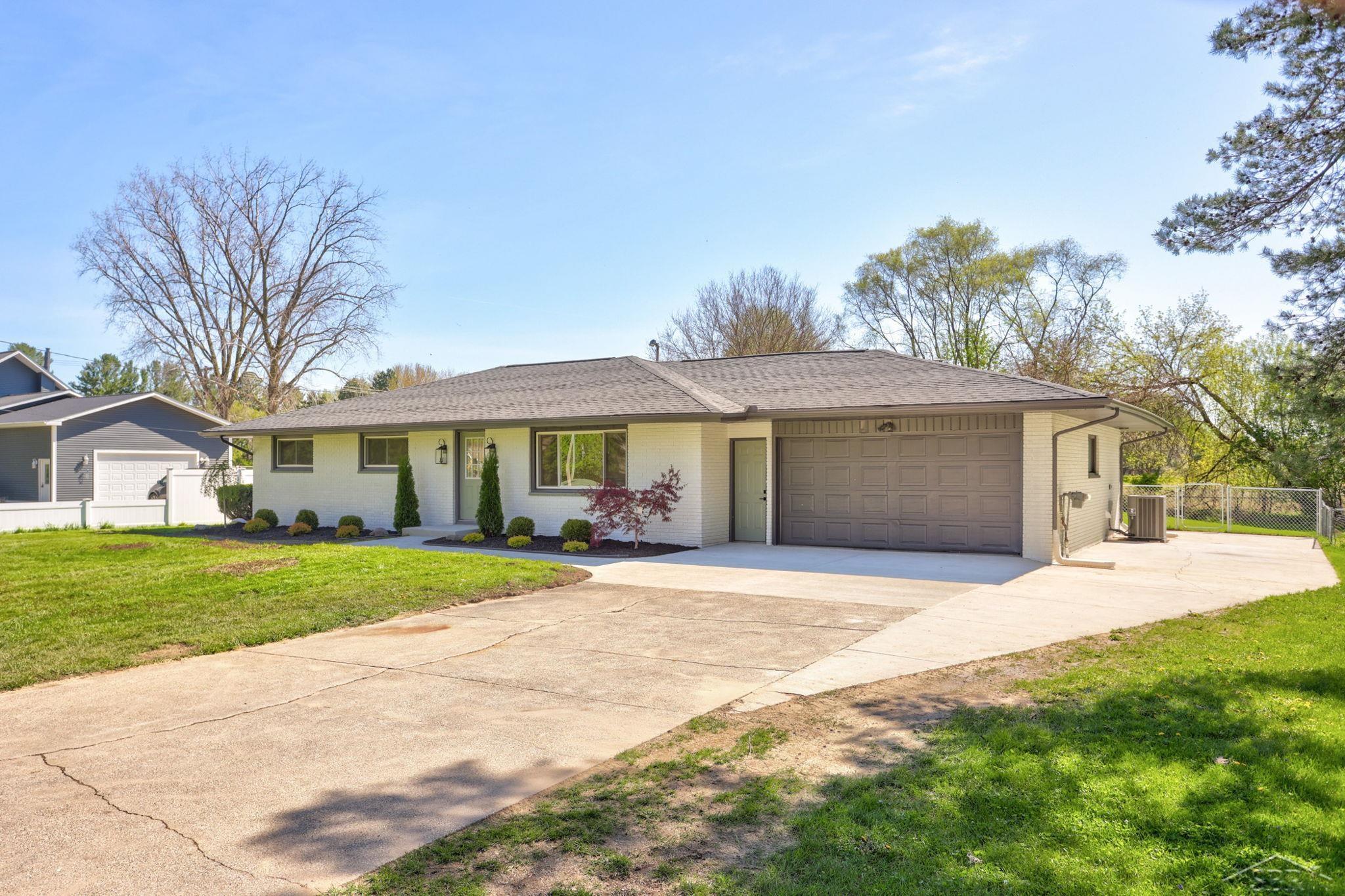 3950 North Thomas Road Freeland, MI 48623 - Photo 1 of 38