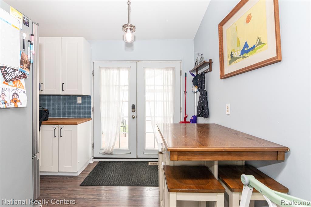 1084 South Henry Ruff Road Westland, MI 48186 - Photo 5 of 14