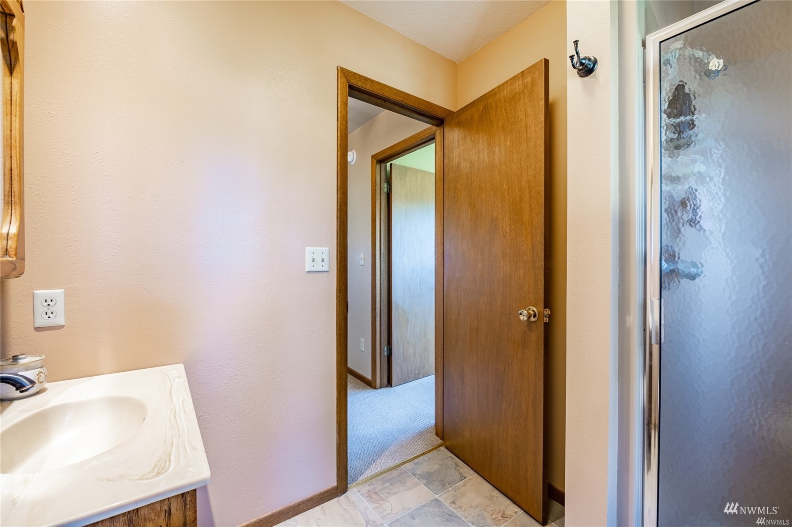356 East Pole Road Lynden, WA 98264 - Photo 19 of 40 a bathroom with a tub and a sink