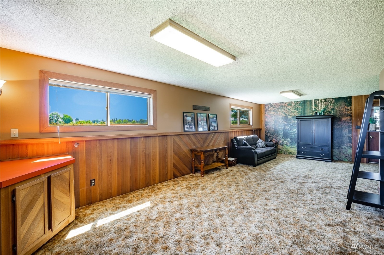 356 East Pole Road Lynden, WA 98264 - Photo 25 of 40 a bed room with furniture and a window