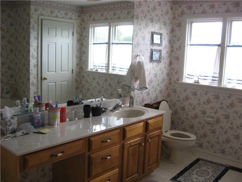 172 Shadow Ridge Drive Pittsburgh, PA 15238 - Photo 18 of 21 Master Bath/Spa. VERY LARGE MASTER BATH
