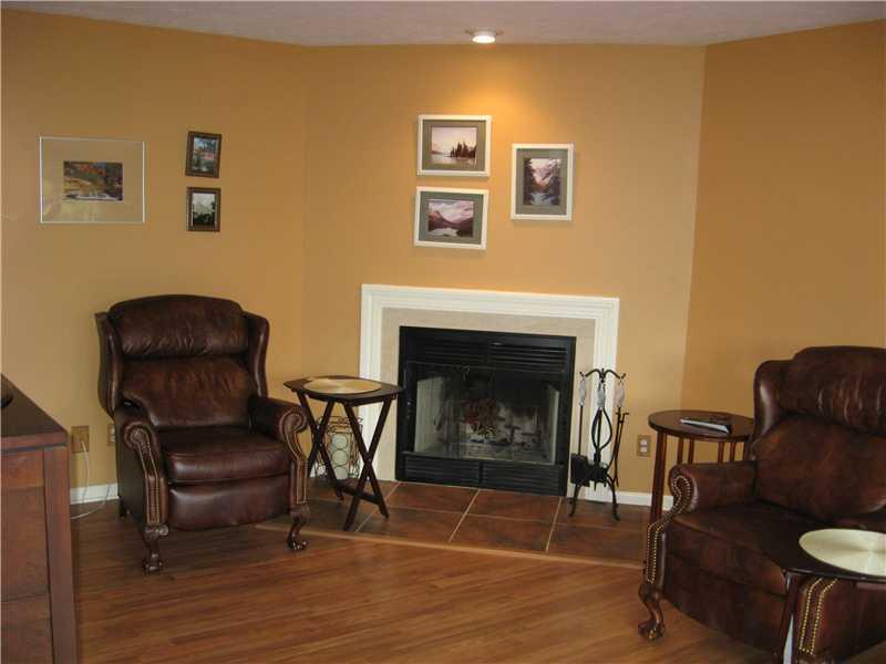 172 Shadow Ridge Drive Pittsburgh, PA 15238 - Photo 4 of 21 Family Room.