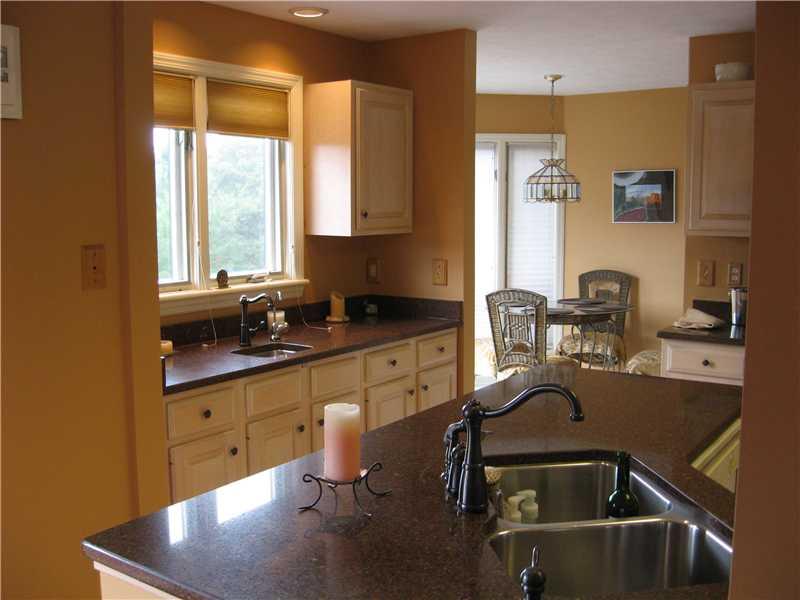 172 Shadow Ridge Drive Pittsburgh, PA 15238 - Photo 9 of 21 Kitchen. KITCHEN OPENS TO EAT-IN-AREA AND FR