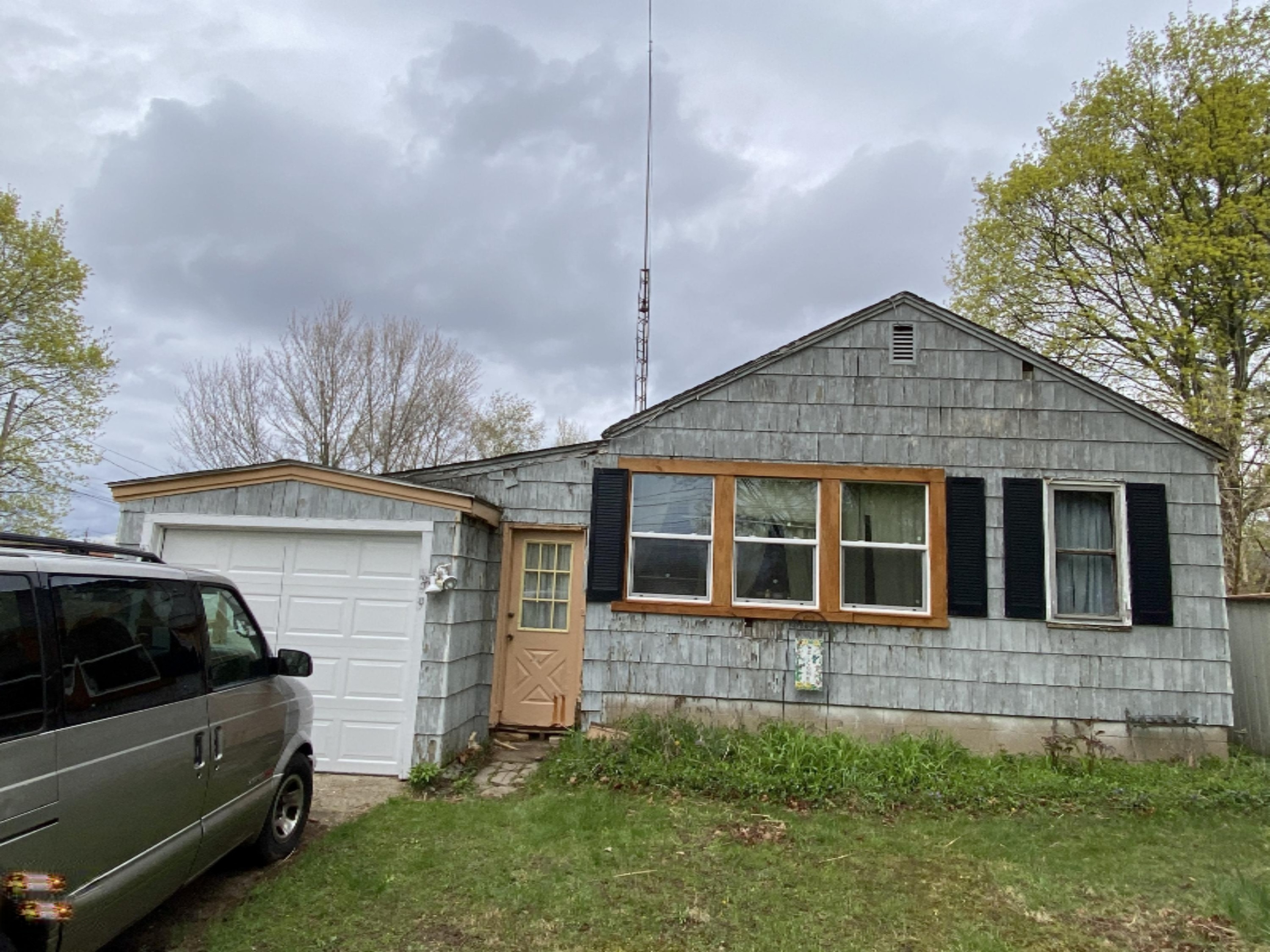 209 Herman Road Battle Creek, MI 49014 - Photo 1 of 5 28C1136C-DC1D-4D8D-BD81-1CD43BC29153