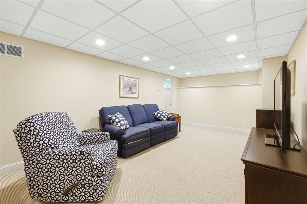 7 Tanglewood Road Walpole, MA 02032 - Photo 31 of 40