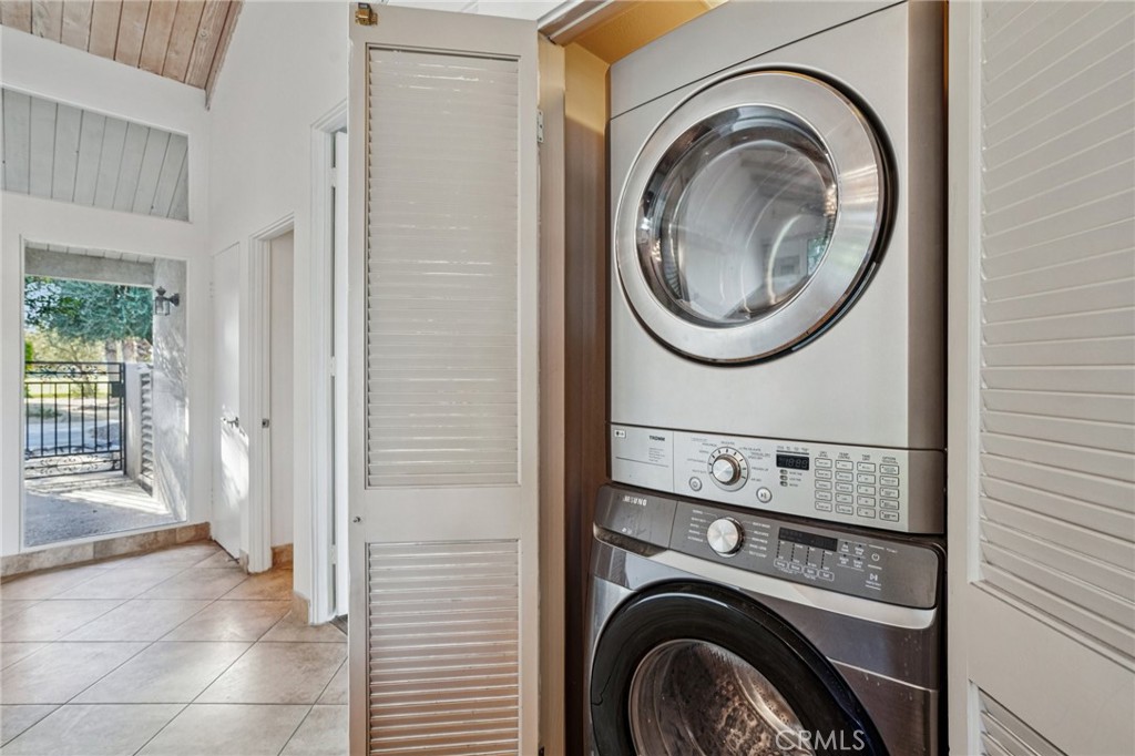380 Wimbledon Drive Rancho Mirage, CA 92270 - Photo 18 of 41 a view of a hallway with washer and dryer