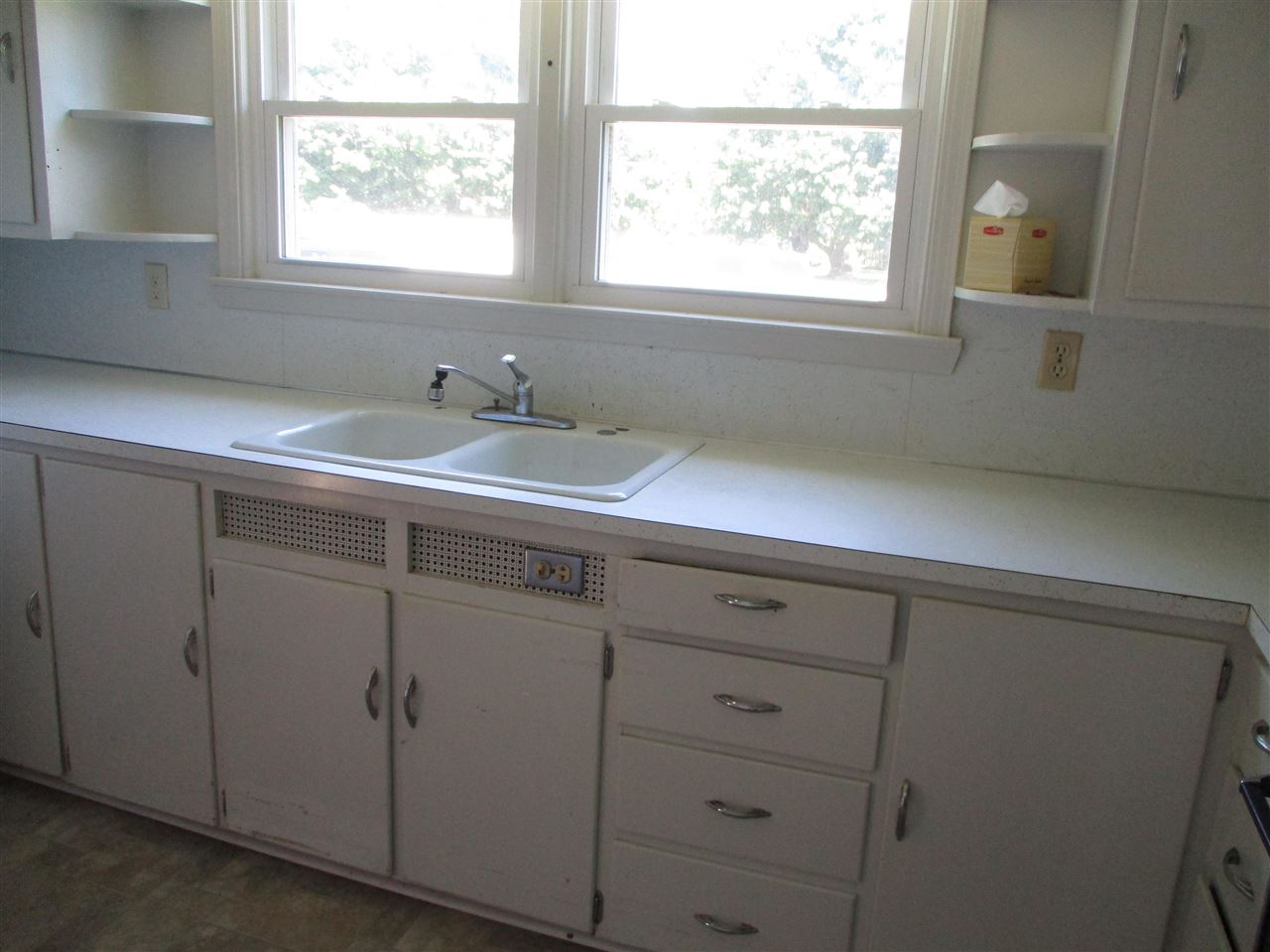 10936 Lansing Road Durand, MI 48429 - Photo 6 of 44 50079505-5.JPG