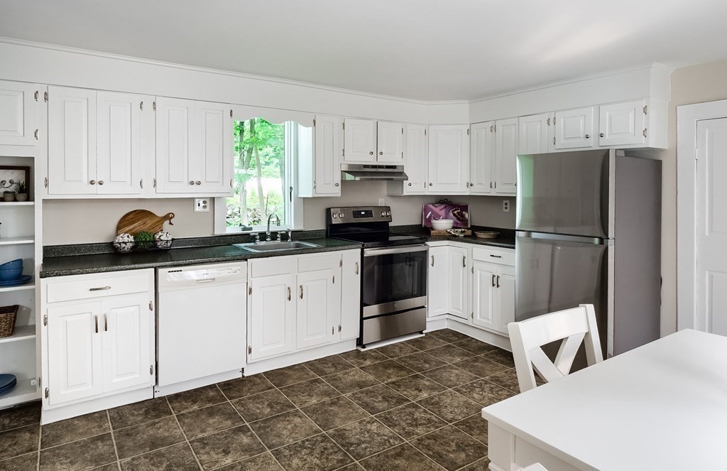 210 Main Street Rutland, MA 01543 - Photo 9 of 34