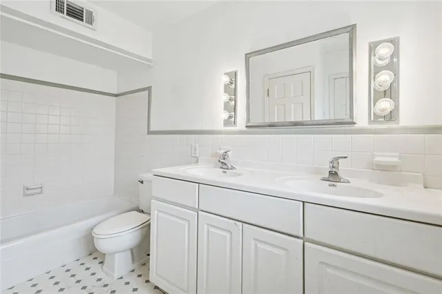 $350,000 | 5705 West Esplanade Avenue, Metairie, LA 70003