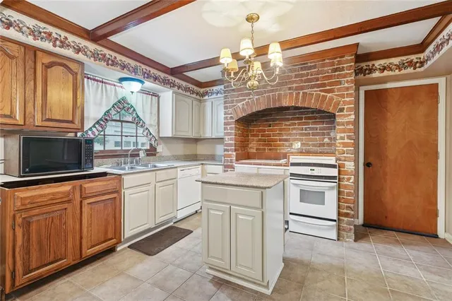 $350,000 | 5705 West Esplanade Avenue, Metairie, LA 70003