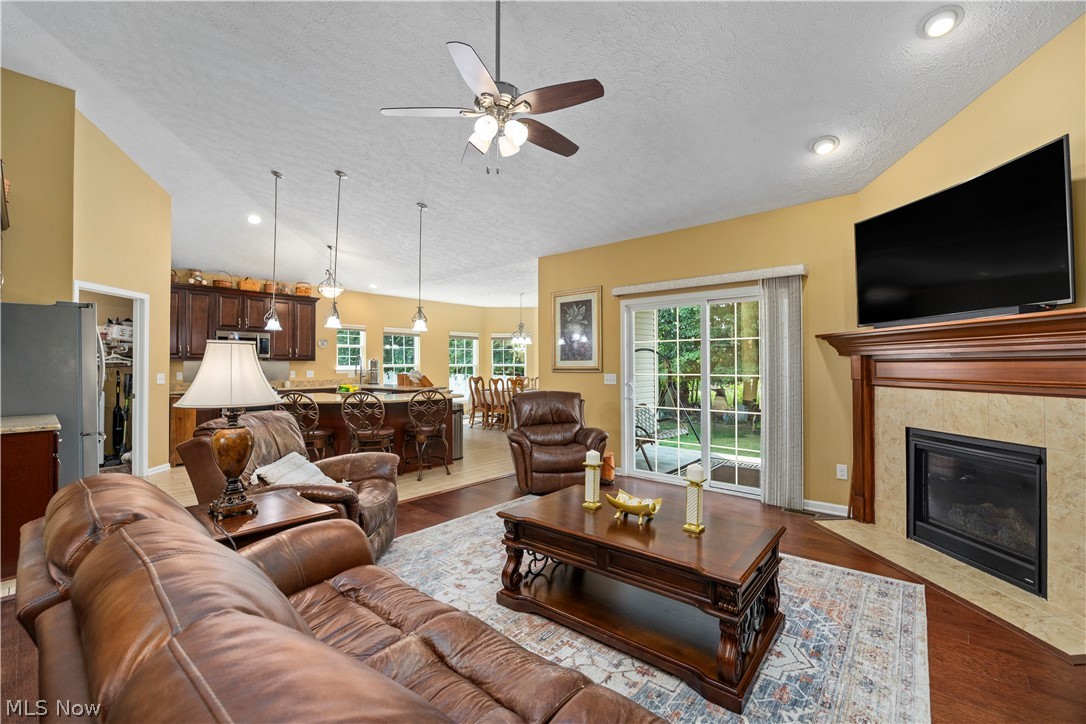 3981 Timber Walk Lorain, OH 44053 - Photo 3 of 20