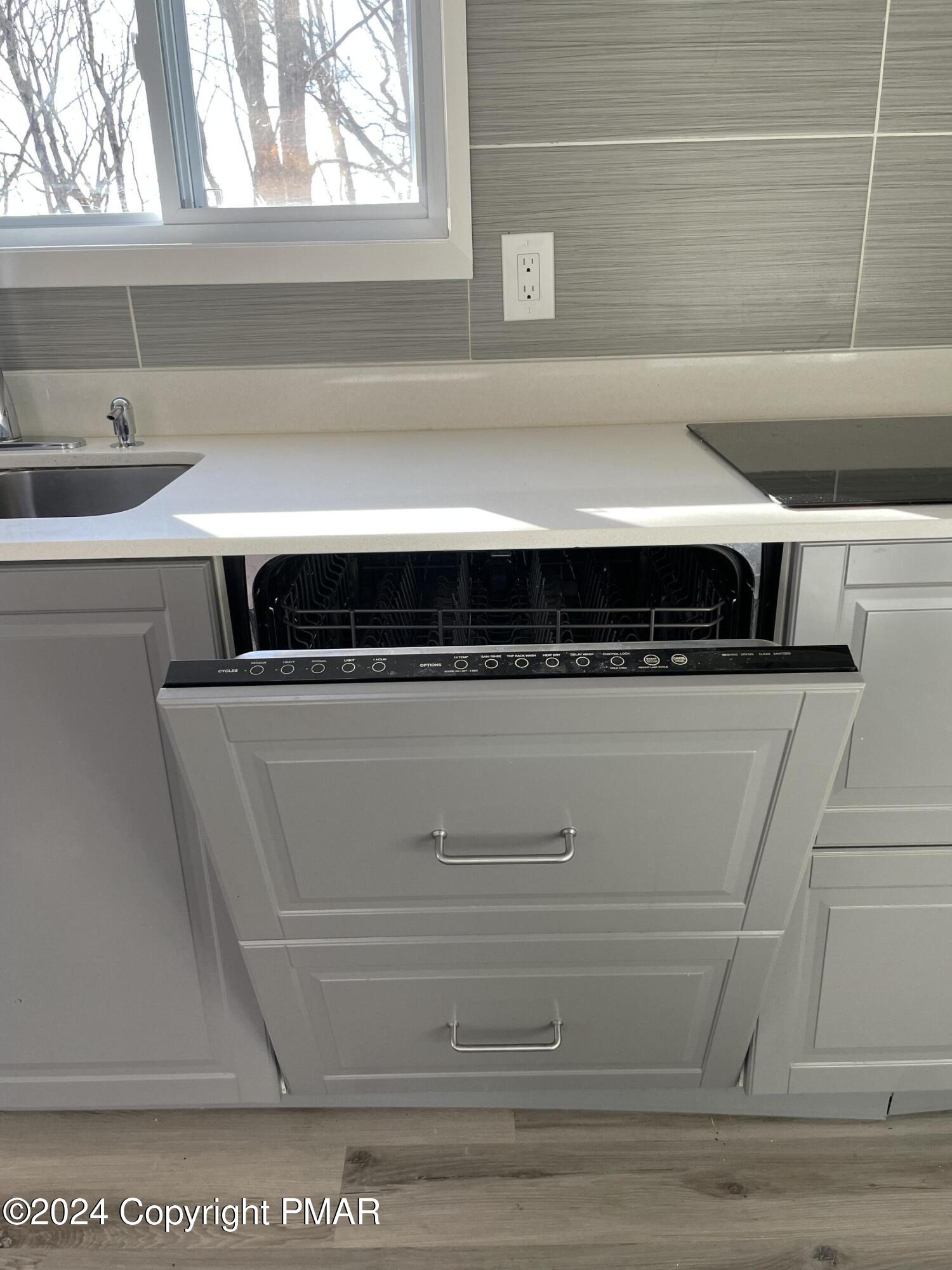 2204 Exeter Court Bushkill, PA 18324 - Photo 11 of 29 a close view of stove