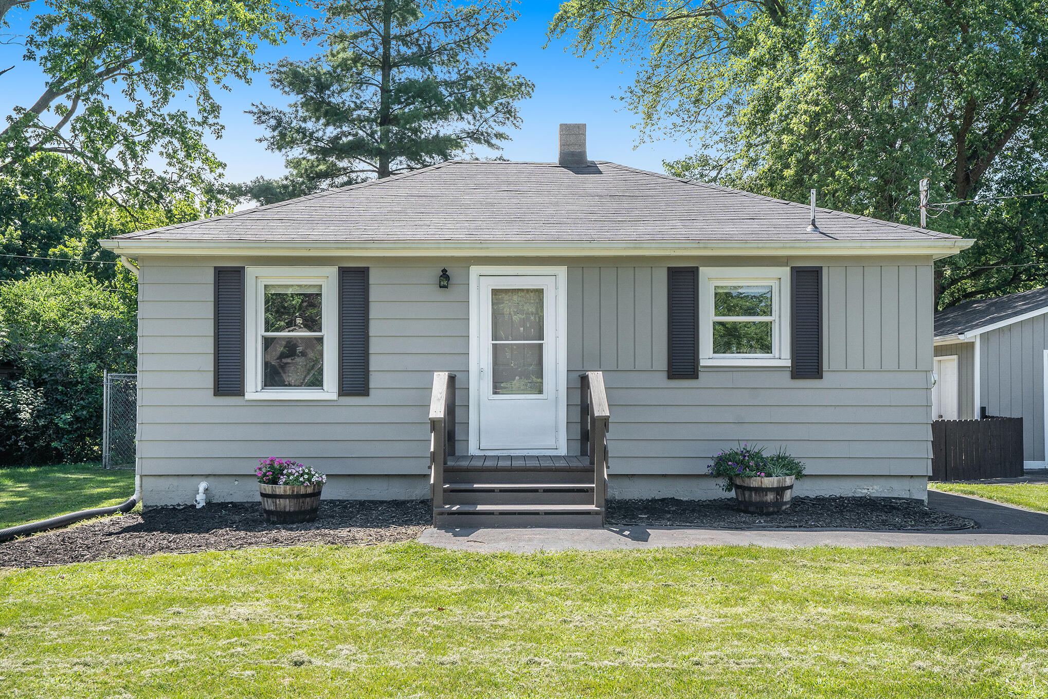 690 Sheridan Road St. Joseph, MI 49085 - Photo 2 of 18 _DSC2142