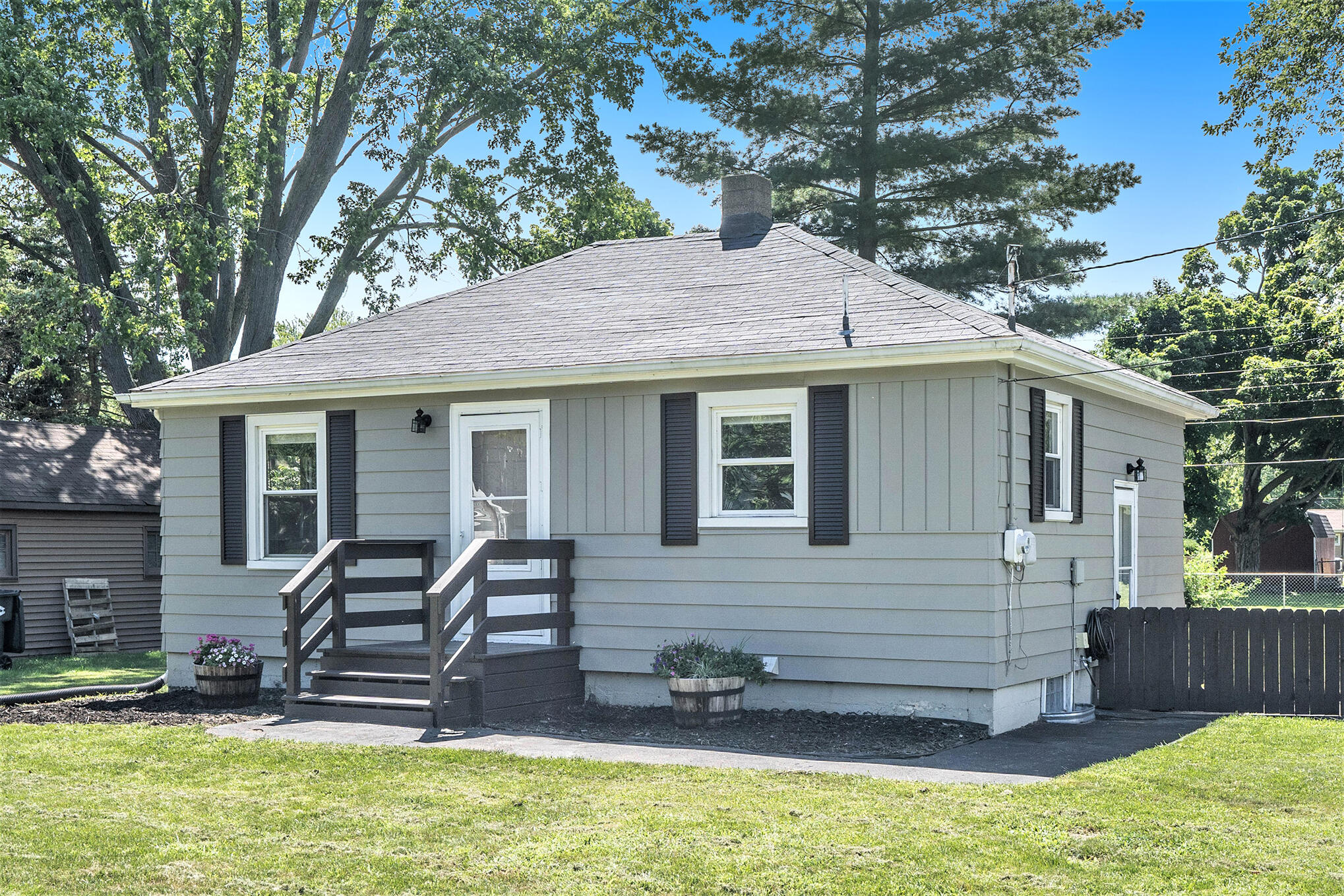 690 Sheridan Road St. Joseph, MI 49085 - Photo 3 of 18 _DSC2137