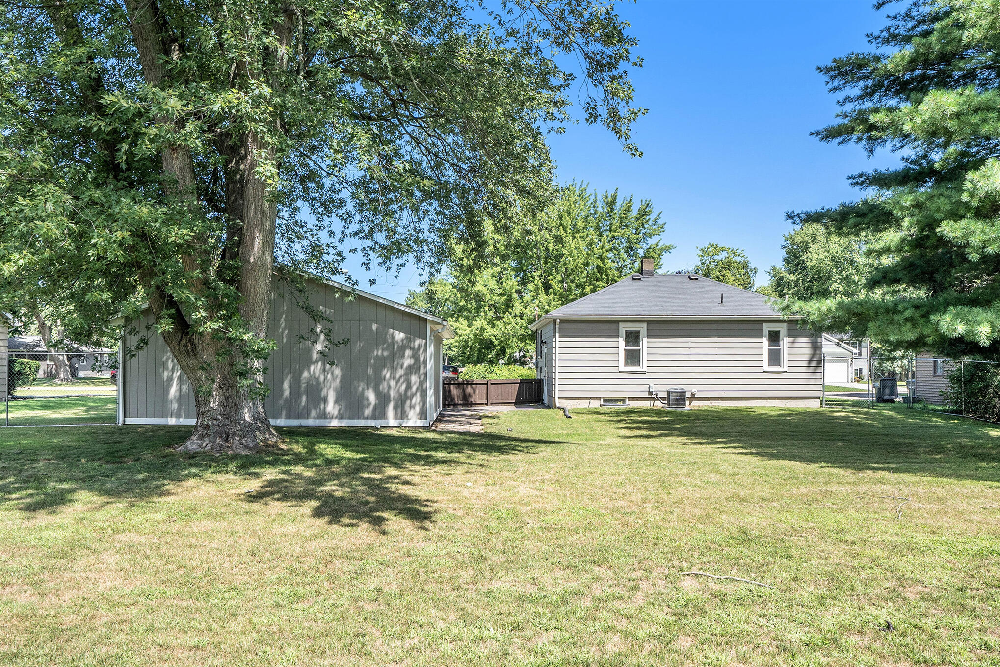 690 Sheridan Road St. Joseph, MI 49085 - Photo 4 of 18 _DSC2139