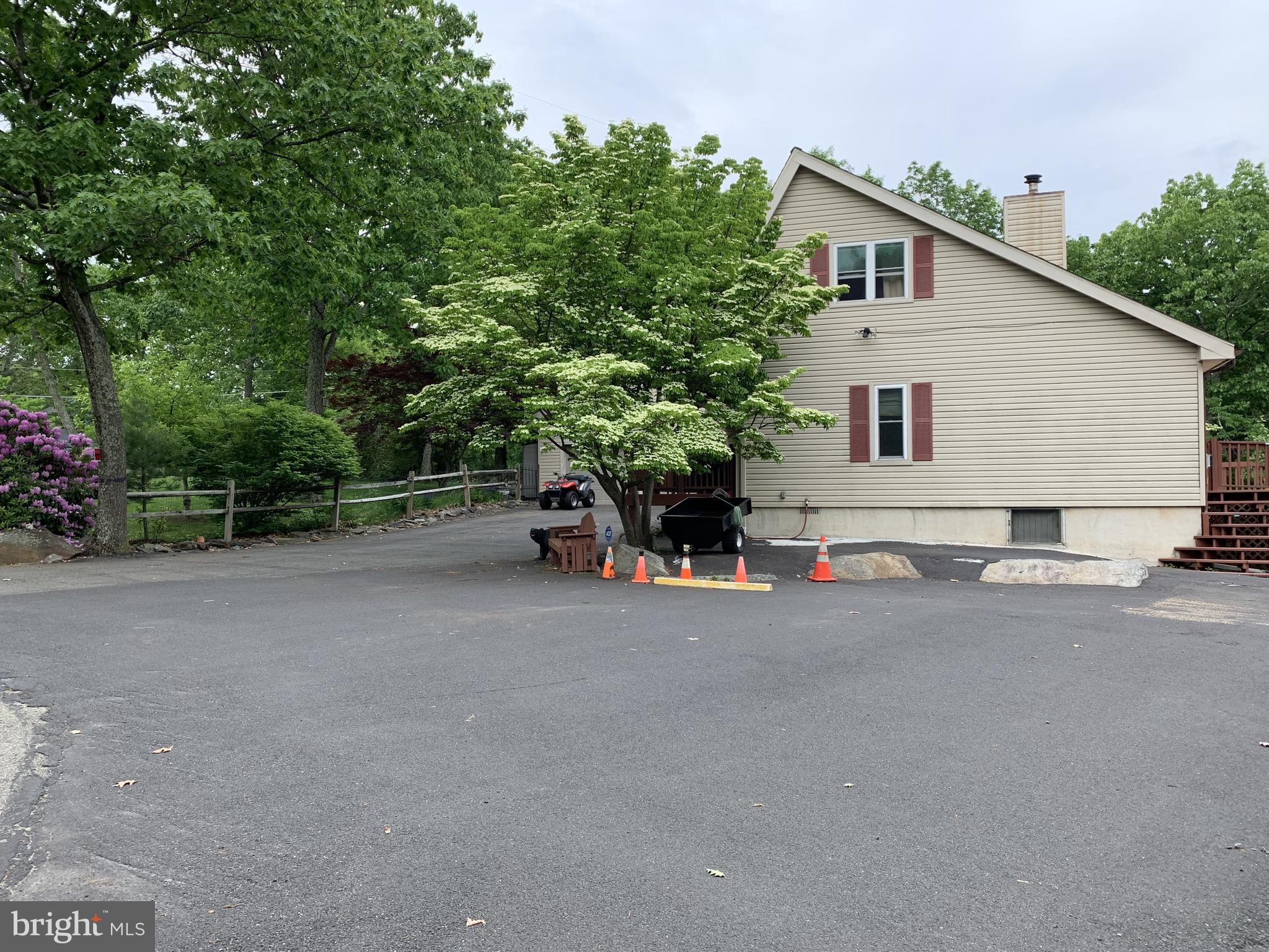 3205 Ely Court Bushkill, PA 18324 - Photo 3 of 80 Large Driveway