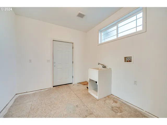 a view of empty room with windows