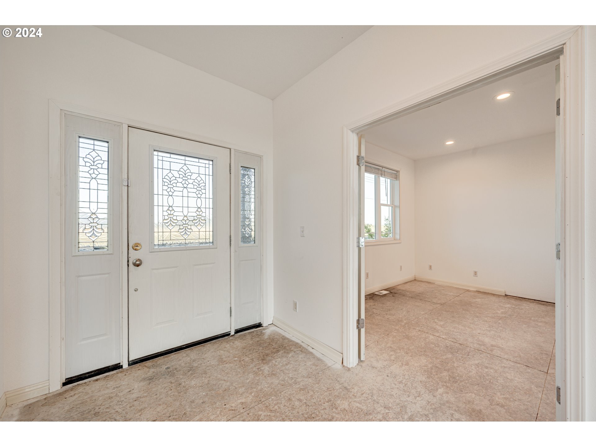 2825 Dike Road Woodland, WA 98674 - Photo 7 of 48 an empty room with windows and closet