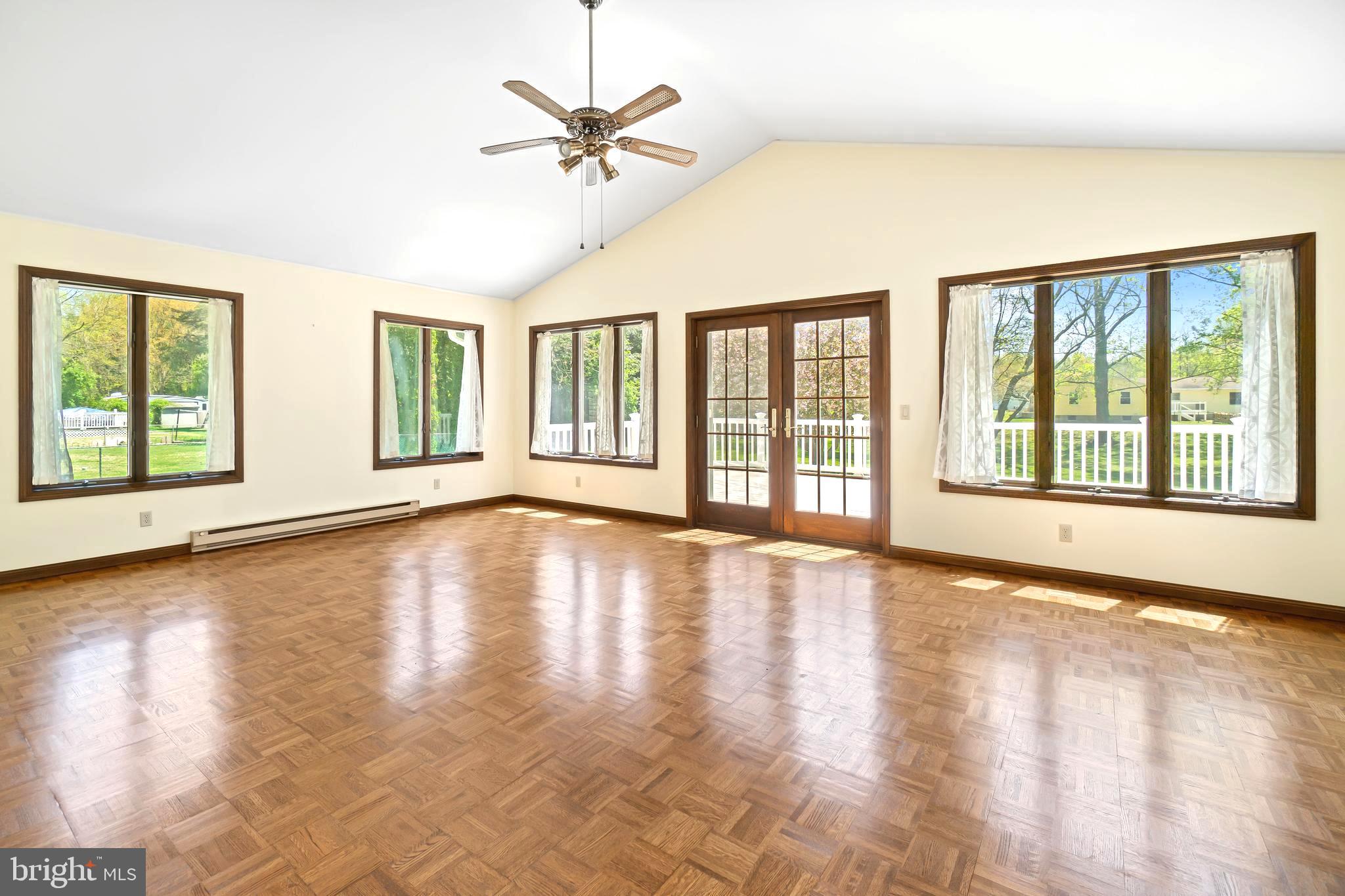 310 River Road Elkton, MD 21921 - Photo 8 of 29 Sun/Living Room