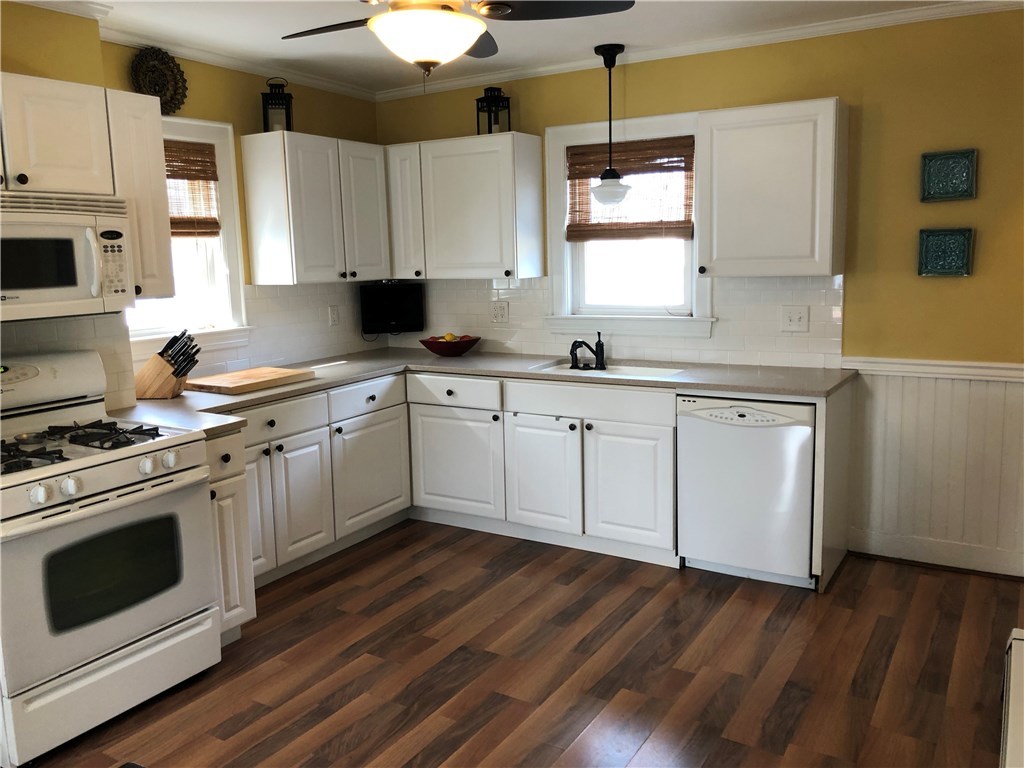 16 Hope Street Warren, RI 02885 - Photo 3 of 32 Gallery Image 3