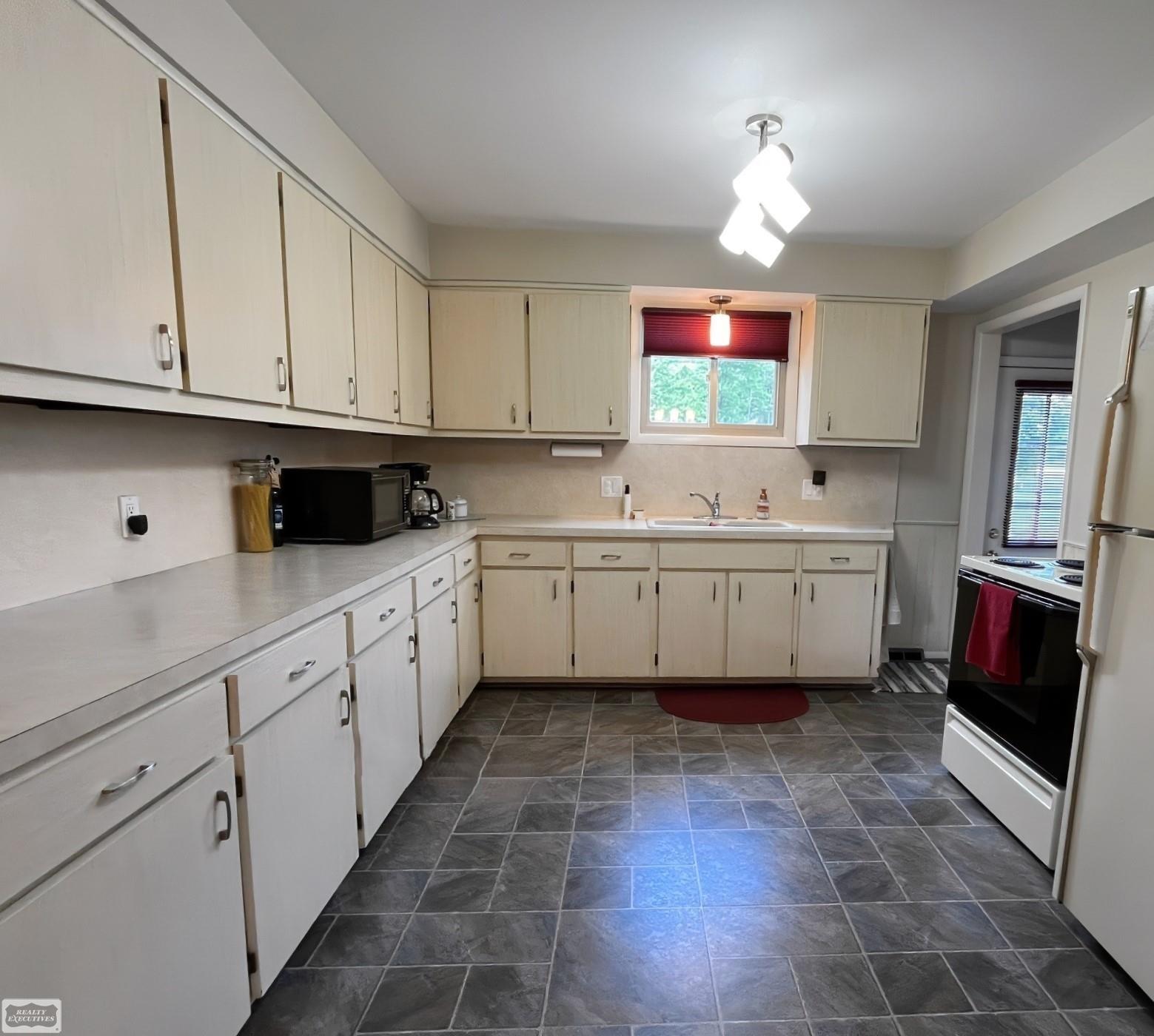 5376 County Line Road New Haven, MI 48048 - Photo 4 of 21 50150870-35da0756-090c-4297-b970-3fc2e3b5a1b2.JPG