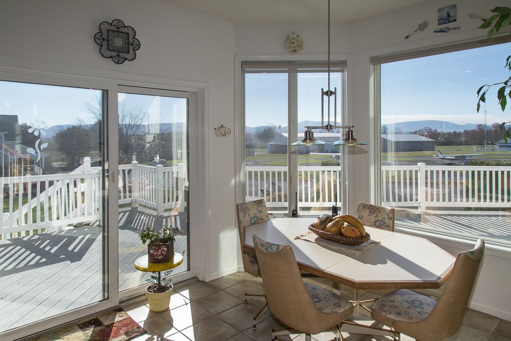 29 Lockheed Boulevard Waynesboro, VA 22980 - Photo 15 of 43 a view of a balcony dining area