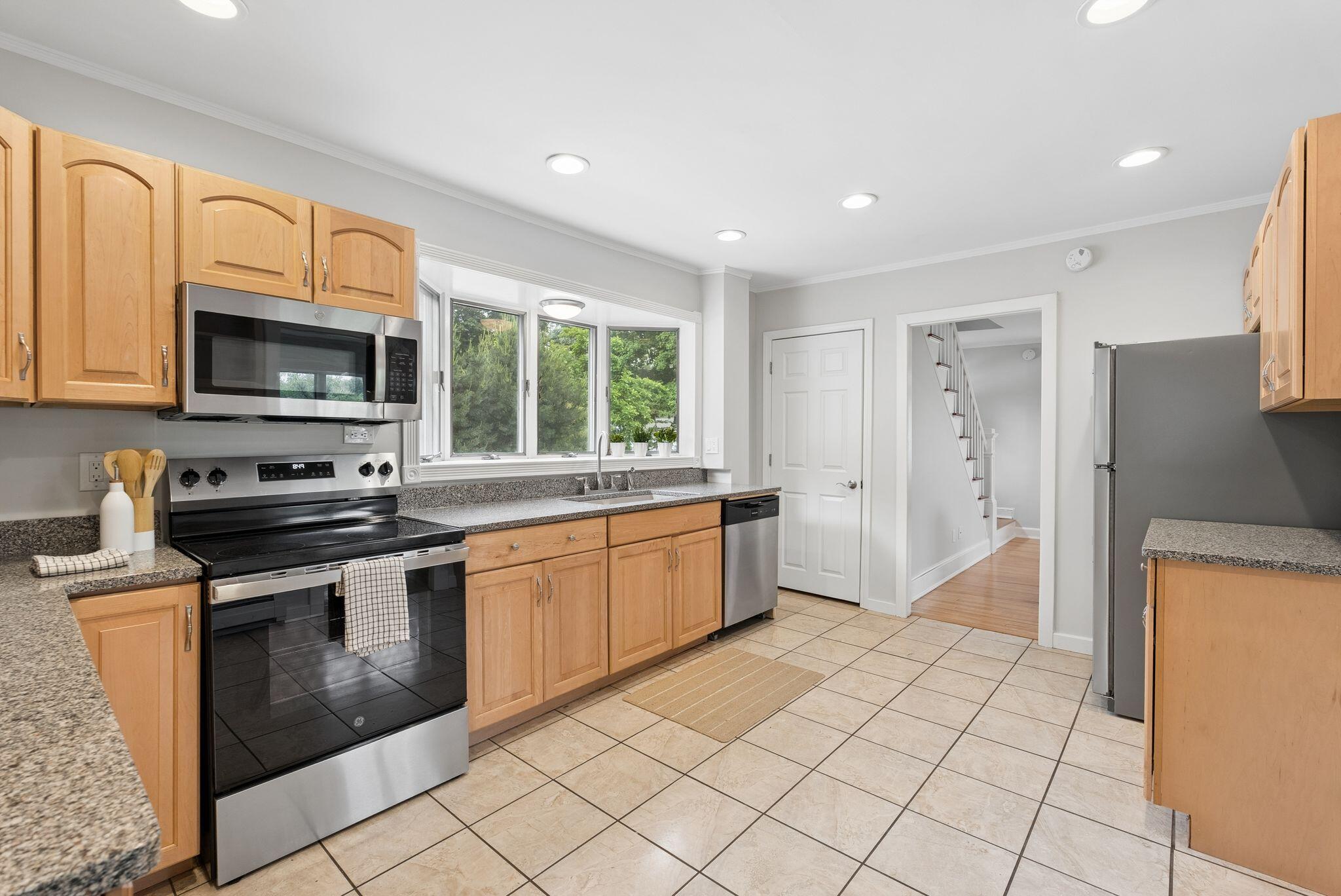 294 Mitchell Road Cape Elizabeth, ME 04107 - Photo 13 of 37 Kitchen