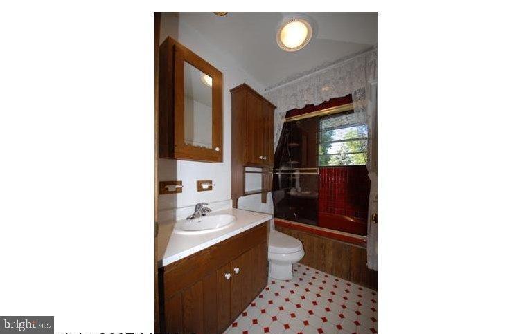 505 Gun Road Halethorpe, MD 21227 - Photo 17 of 19 FAMILY BATH