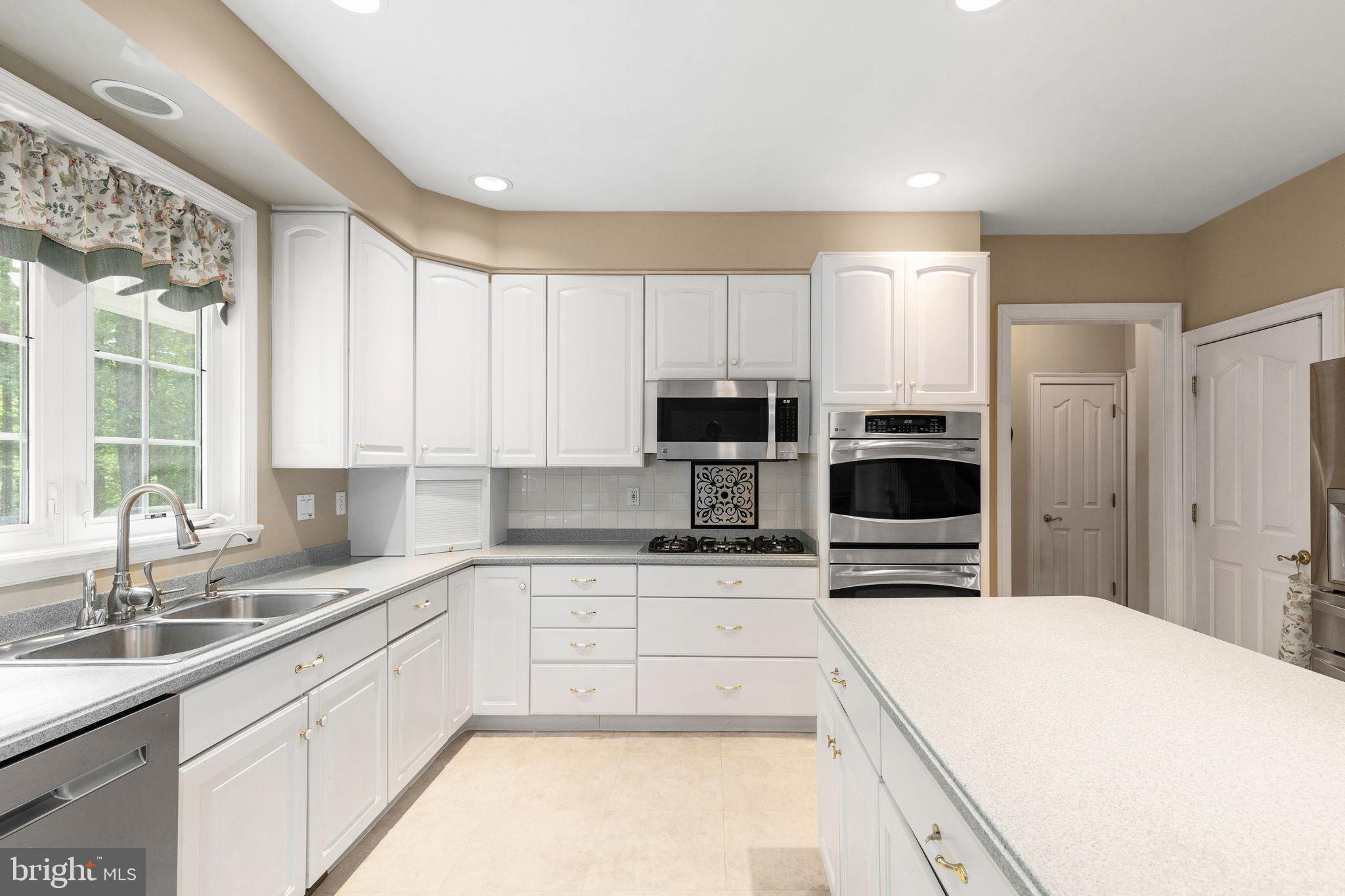 502 Stratford Road Fallston, MD 21047 - Photo 4 of 71 Right rear corner