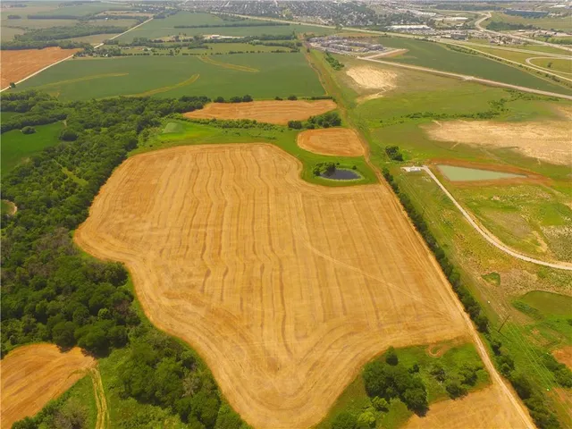 $2,400,000 | North Clare Road, Gardner, KS 66030