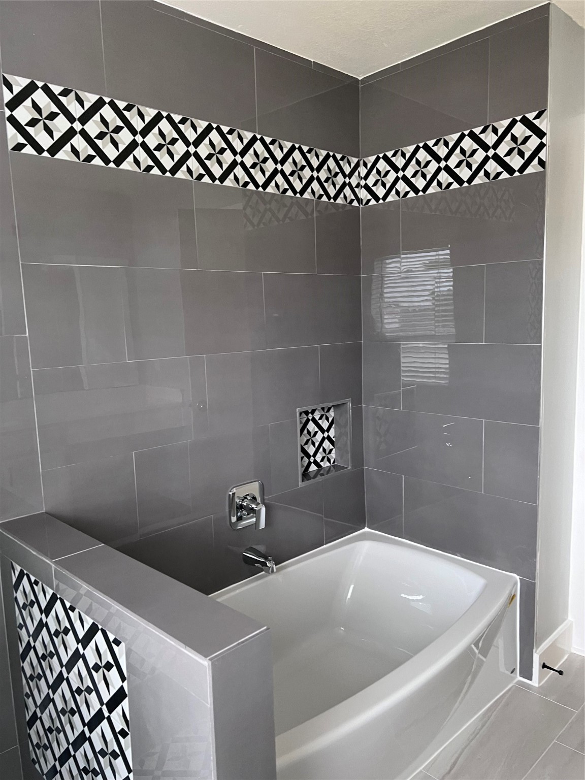 19818 Lindenwick Court Cypress, TX 77433 - Photo 26 of 35 a bathroom with a bathtub