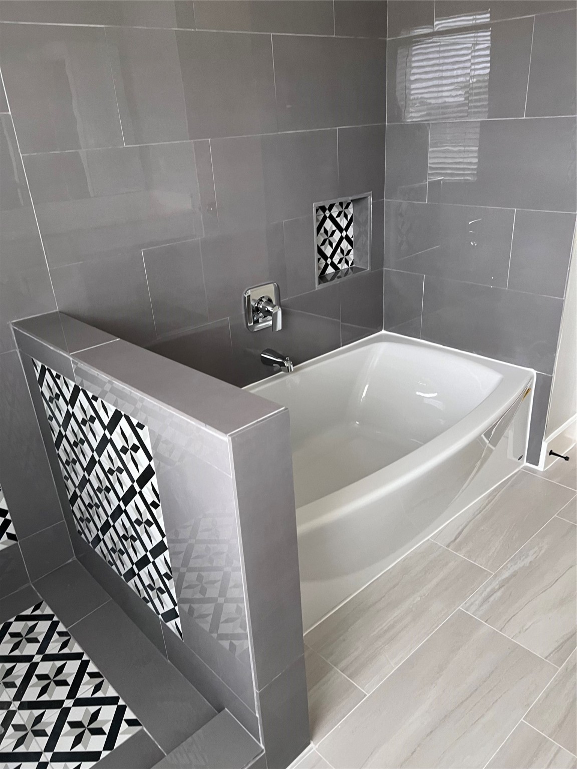 19818 Lindenwick Court Cypress, TX 77433 - Photo 27 of 35 a bathroom with a bathtub