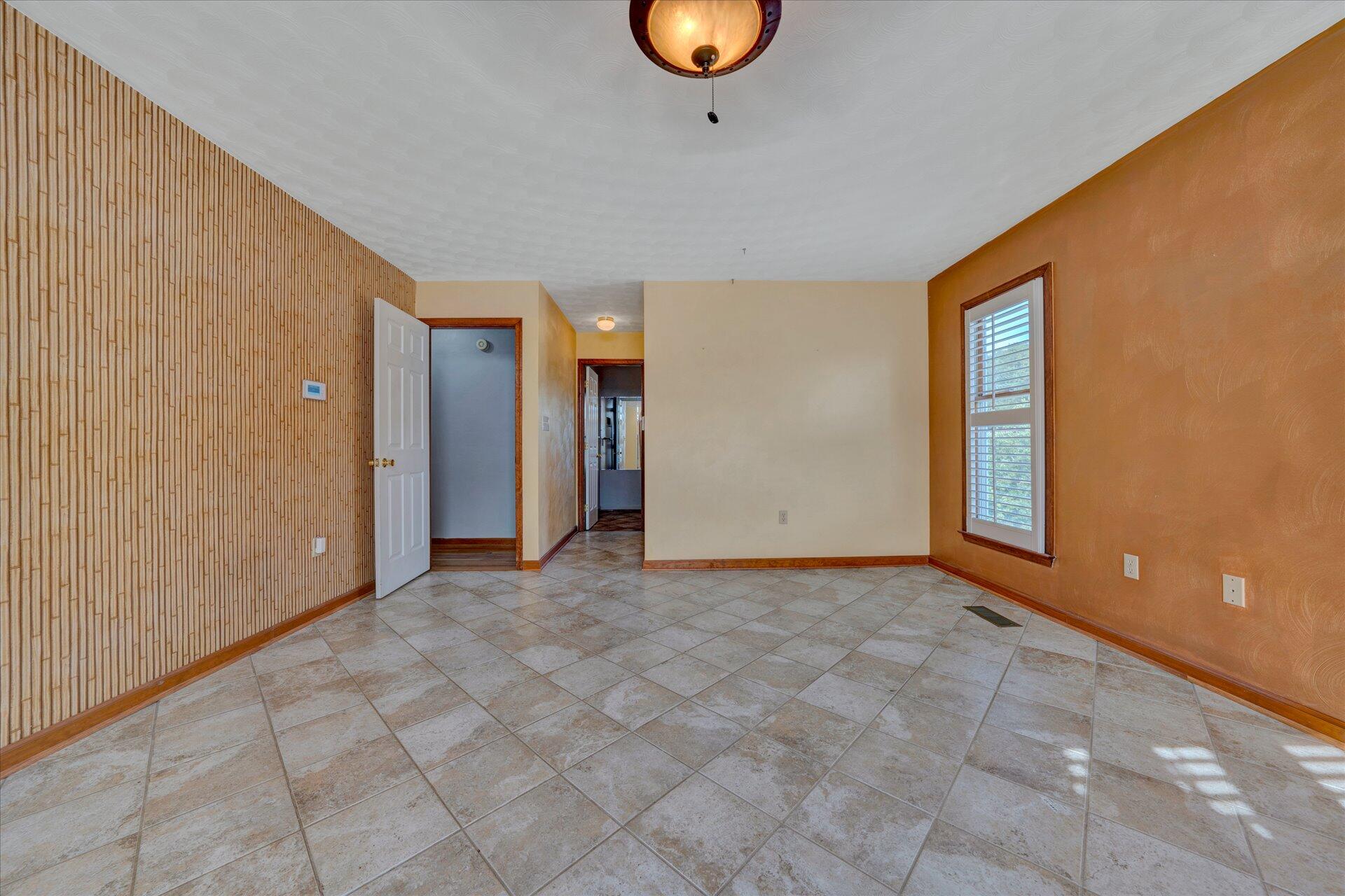 3700 Rte 3004 Roanoke, VA 24012 - Photo 20 of 40 20-DSC00043