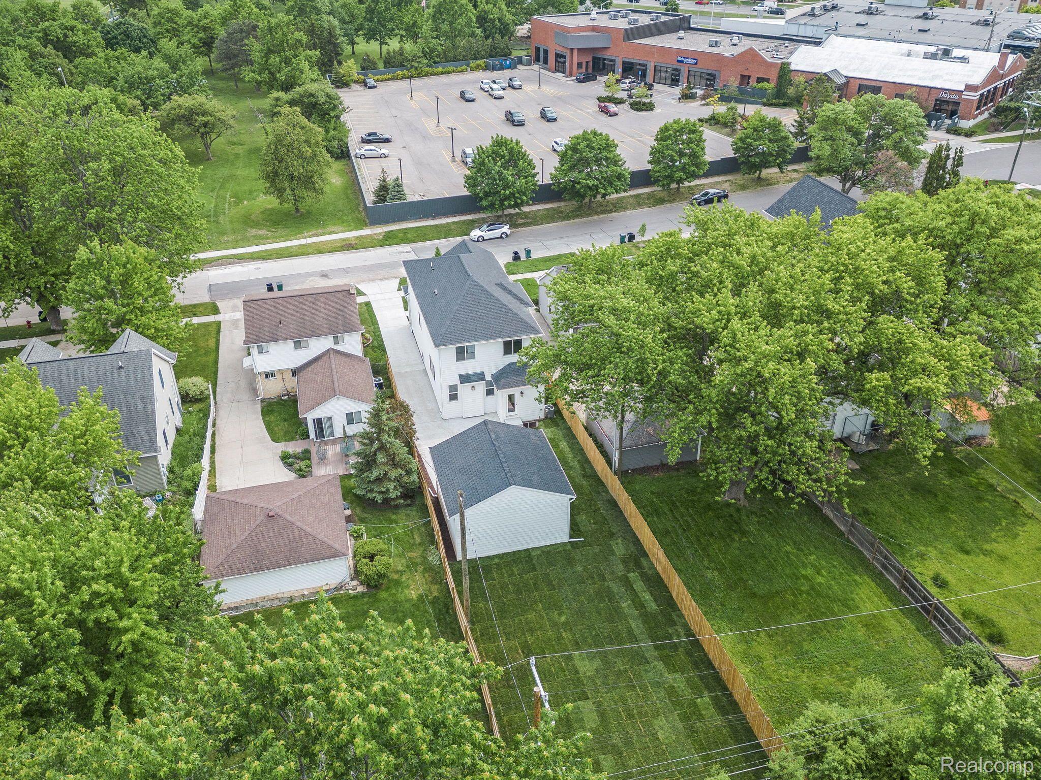 3408 Starr Road Royal Oak, MI 48073 - Photo 8 of 39 Backyard alternate view