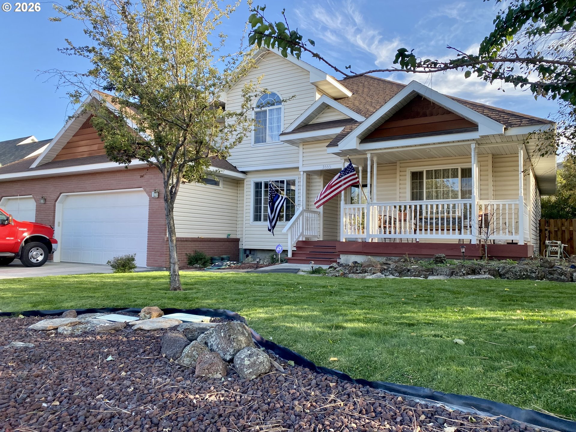 3555 Indiana Avenue Baker City, OR 97814 - Photo 24 of 43 a front view of a house with a garden