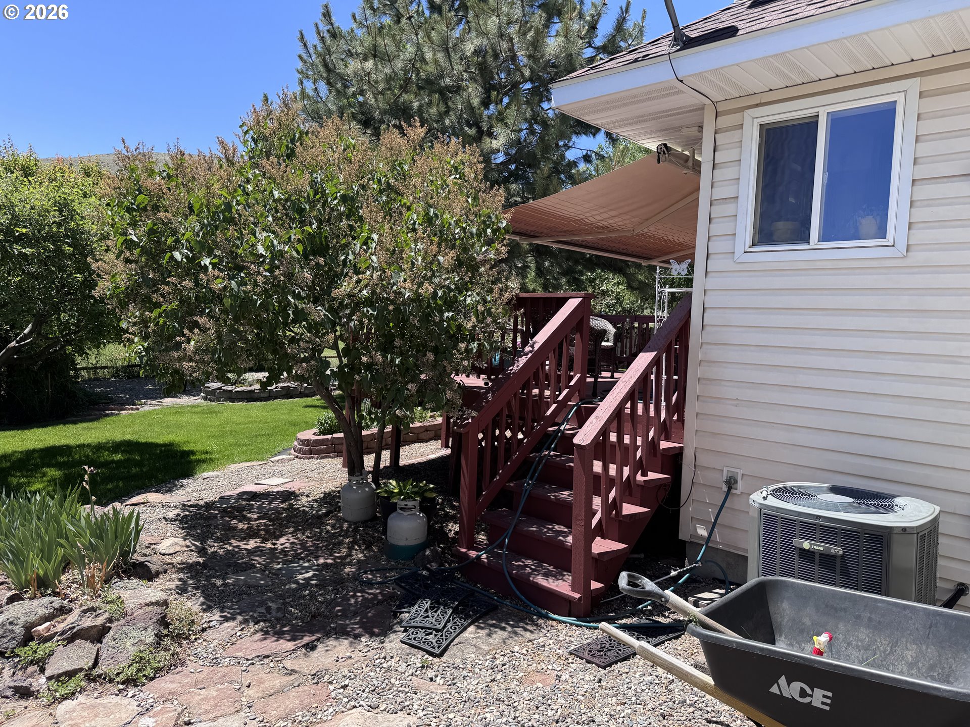3555 Indiana Avenue Baker City, OR 97814 - Photo 33 of 43 a view of a patio with a table chairs and a yard