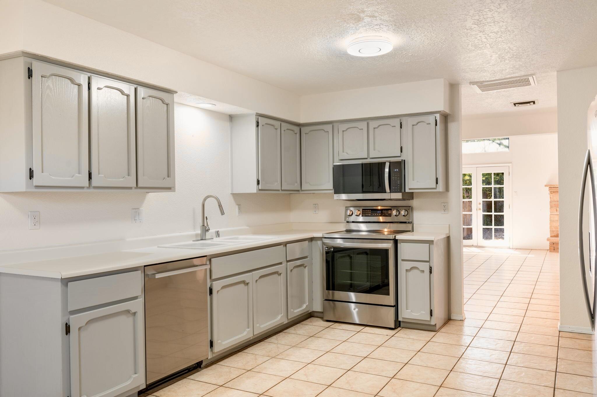 7508 Lantern Road Northeast Albuquerque, NM 87109 - Photo 5 of 28 Gallery Image 5