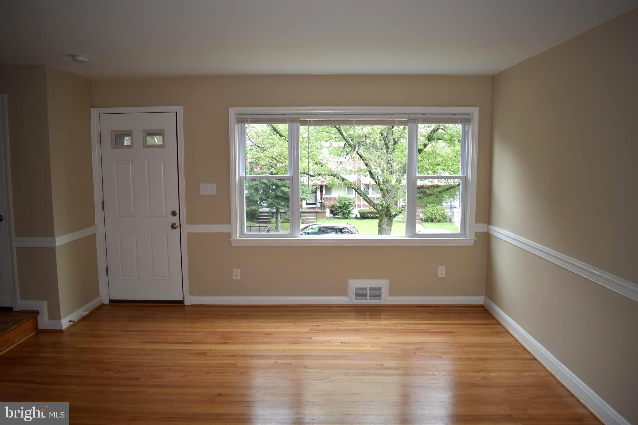 1619 Walterswood Road Baltimore, MD 21239 - Photo 5 of 34 Living Room