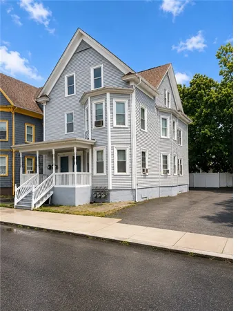 $2,100 | 40 Norwich Avenue, Unit 3, Providence, RI 02905